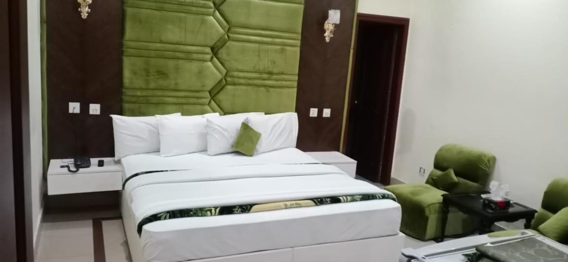 Hotel Pak Continental Multán Kültér fotó