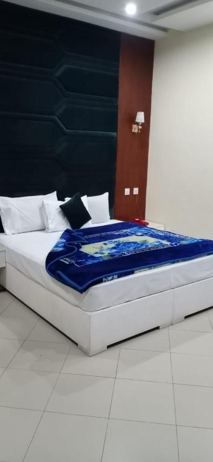 Hotel Pak Continental Multán Kültér fotó