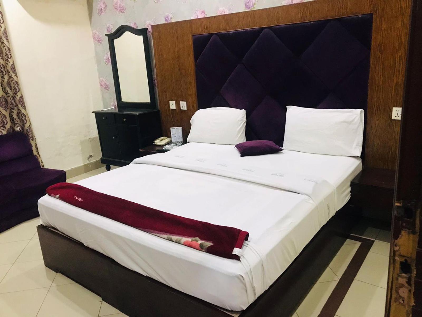 Hotel Pak Continental Multán Kültér fotó