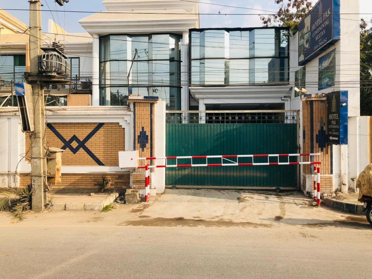 Hotel Pak Continental Multán Kültér fotó
